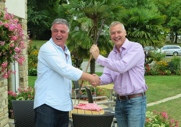 Rex presents windy with the wooden putter!